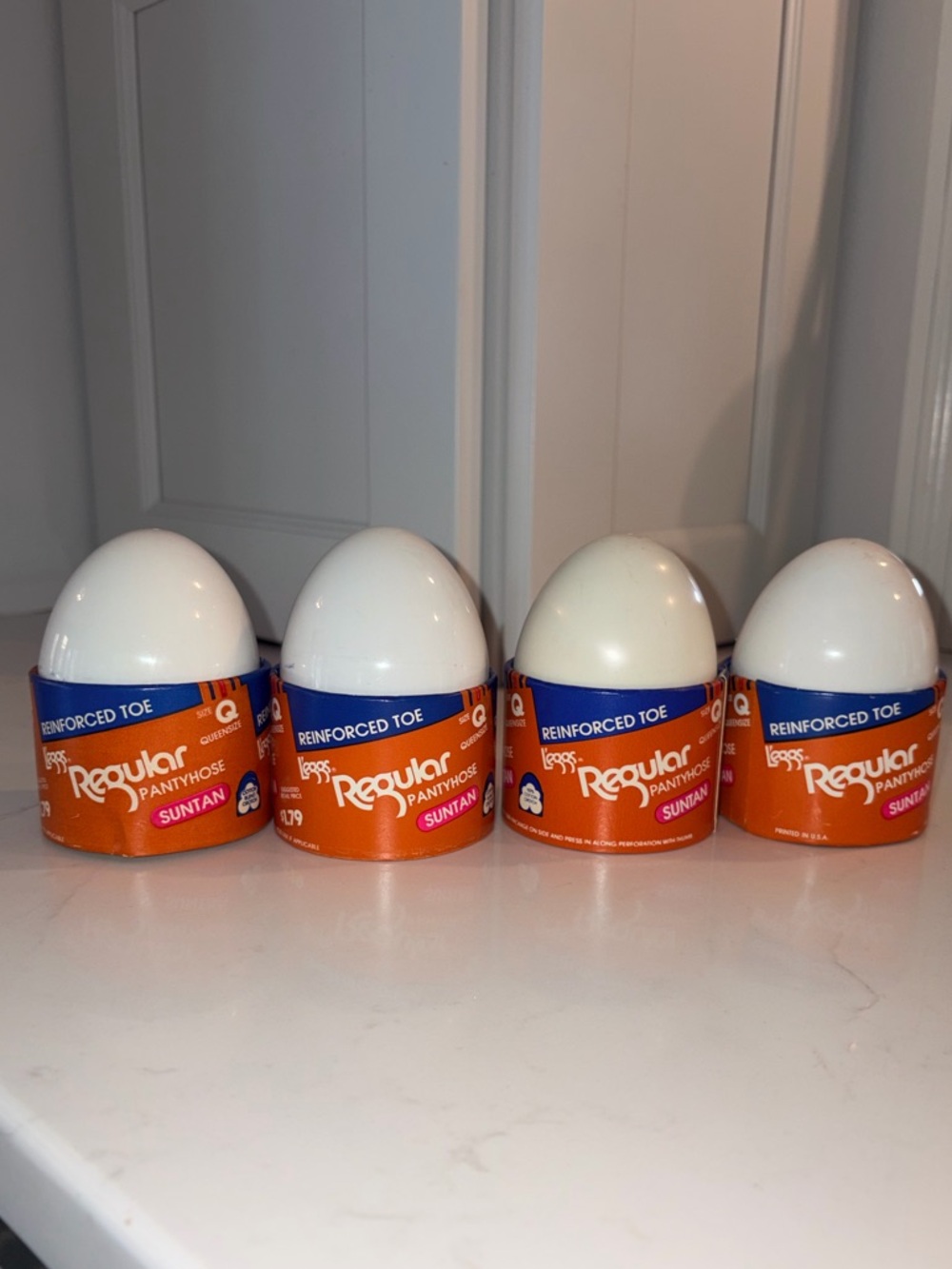 LOT of 4! New Old Vintage L'eggs Regular Pantyhose Suntan Sz Q Egg Containers